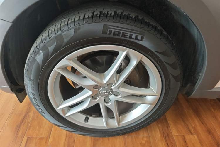 Used Audi Q5 2017 Plus 40 TFSI Technology Model Left Front Wheel Hub