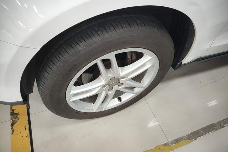 Used Audi Q5 2017 40 TFSI Technology Edition Left Front Wheel Hub