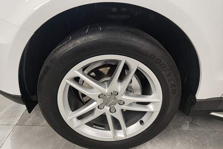 Used Audi Q5 2017 40 TFSI Technology Edition Left Front Wheel Hub