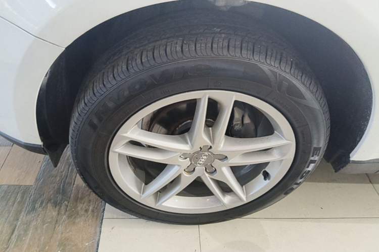 Used Audi Q5 2017 40 TFSI Technology Edition Left Front Wheel Hub