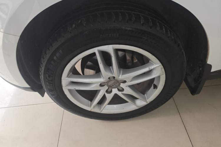 Used Audi Q5 2017 40 TFSI Technology Edition Left Front Wheel Hub