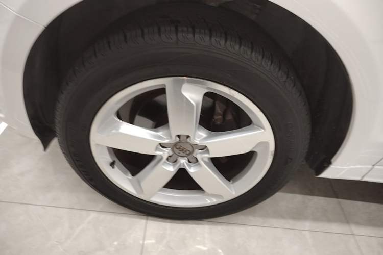 Used Audi Q5 2017 Plus 40 TFSI Ambition Model Left Front Wheel Hub