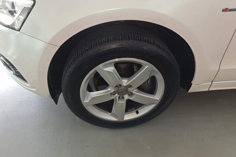 Used Audi Q5 2017 Plus 40 TFSI Technology Model Left Front Wheel Hub