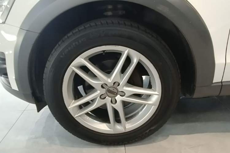 Used Audi Q5 2017 Plus 40 TFSI Technology Model Left Front Wheel Hub