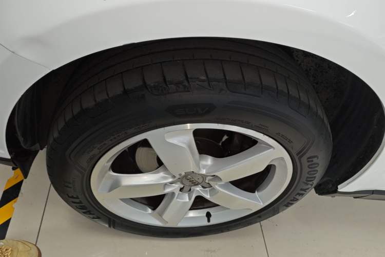 Used Audi Q5 2017 40 TFSI Ambition Edition Left Front Wheel Hub