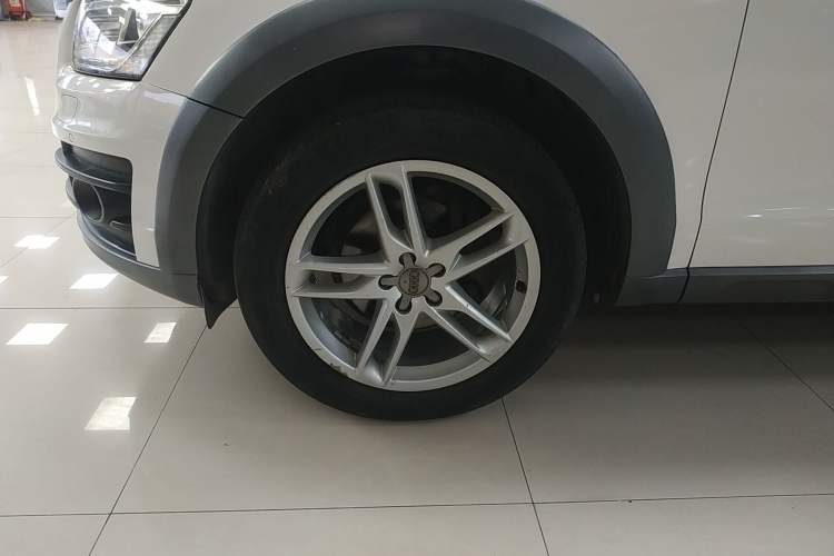 Used Audi Q5 2017 Plus 40 TFSI Technology Model Left Front Wheel Hub