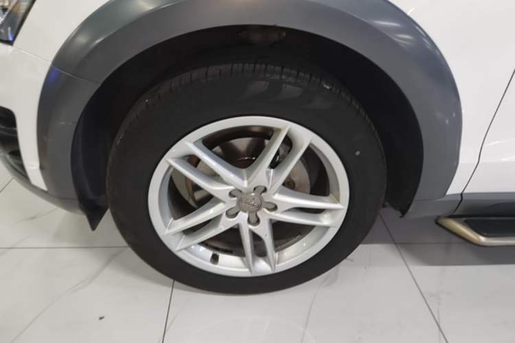 Used Audi Q5 2017 Plus 40 TFSI Technology Model Left Front Wheel Hub