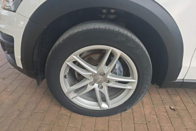 Used Audi Q5 2017 Plus 40 TFSI Technology Model Left Front Wheel Hub