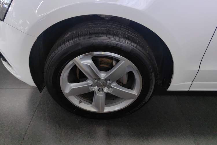 Used Audi Q5 2017 Plus 40 TFSI Ambition Model Left Front Wheel Hub