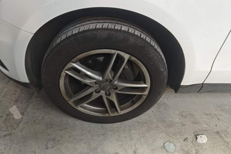 Used Audi Q5 2017 40 TFSI Technology Edition Left Front Wheel Hub