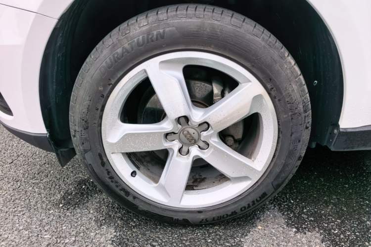 Used Audi Q5 2017 40 TFSI Ambition Edition Left Front Wheel Hub