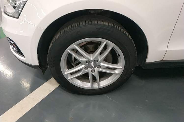 Used Audi Q5 2017 40 TFSI Technology Edition Left Front Wheel Hub