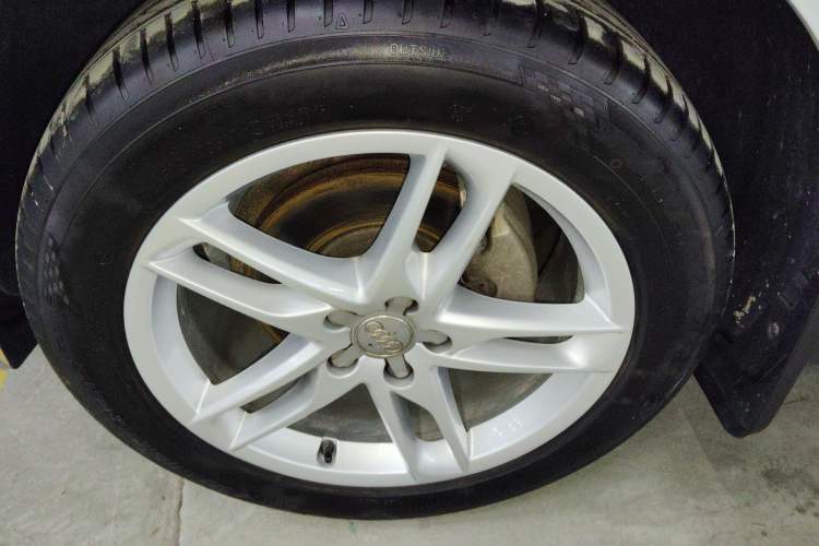Used Audi Q5 2017 40 TFSI Technology Edition Left Front Wheel Hub