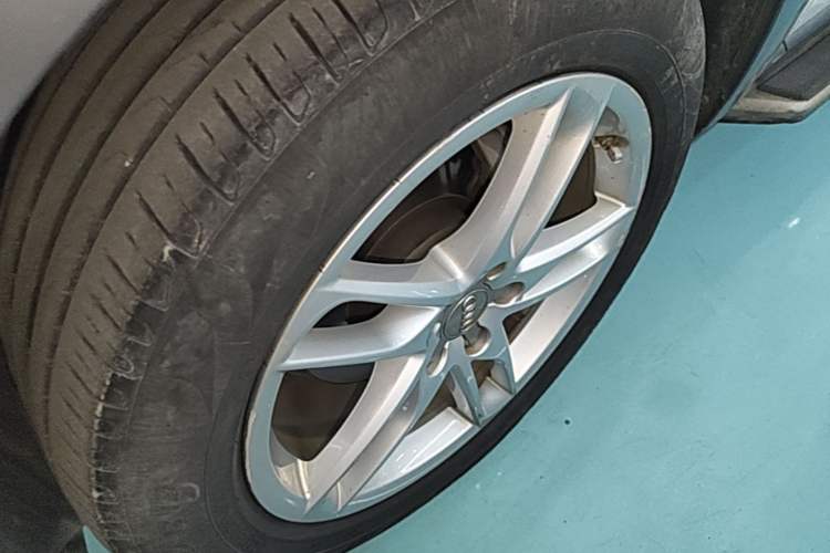 Used Audi Q5 2017 Plus 40 TFSI Technology Model Left Front Wheel Hub
