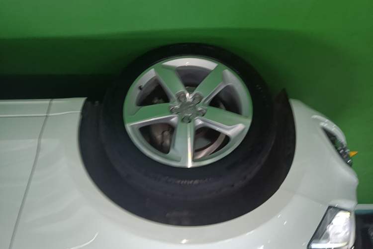 Used Audi Q5 2017 Plus 40 TFSI Ambition Model Left Front Wheel Hub