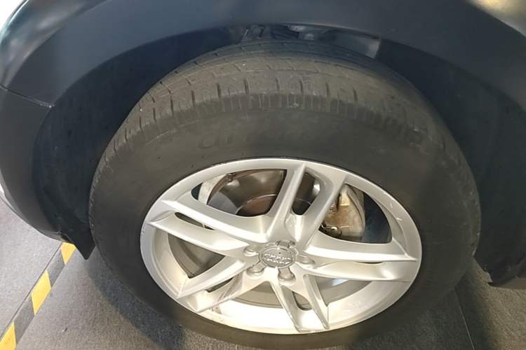 Used Audi Q5 2017 Plus 40 TFSI Technology Model Left Front Wheel Hub