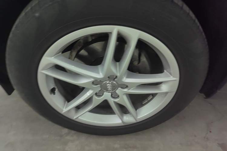 Used Audi Q5 2017 Plus 40 TFSI Technology Model Left Front Wheel Hub