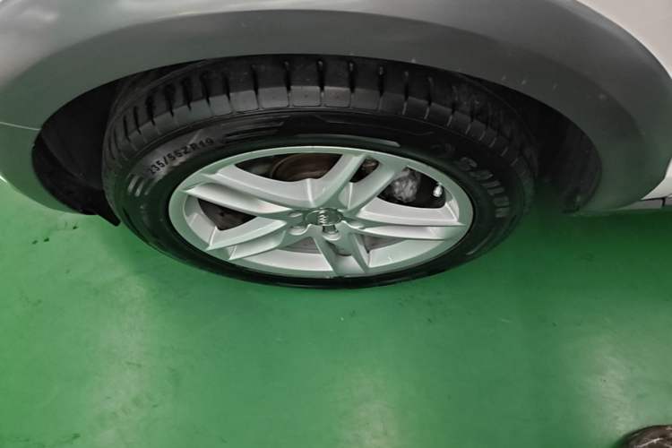 Used Audi Q5 2017 Plus 40 TFSI Technology Model Left Front Wheel Hub