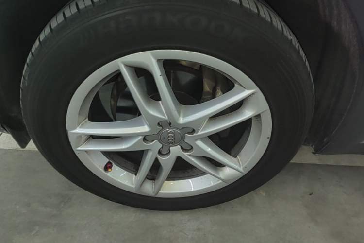 Used Audi Q5 2017 Plus 40 TFSI Technology Model Left Front Wheel Hub