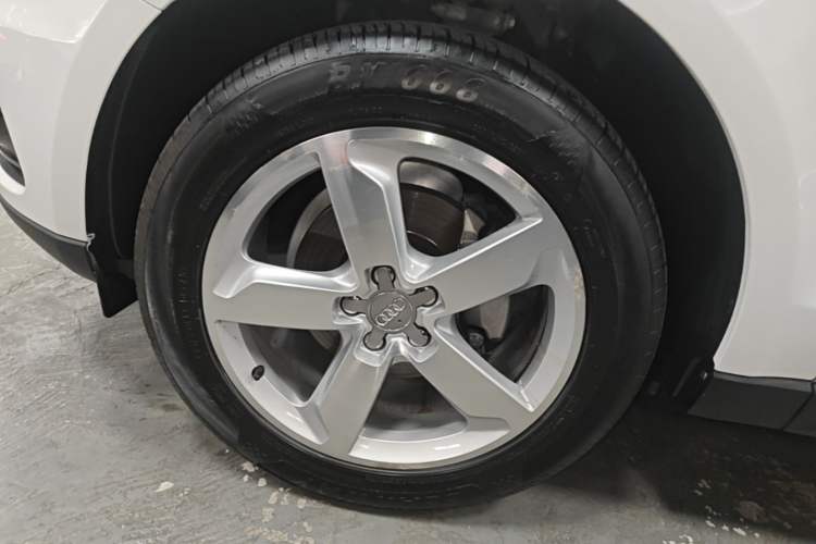 Used Audi Q5 2017 40 TFSI Ambition Edition Left Front Wheel Hub