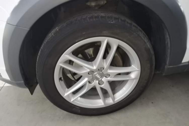 Used Audi Q5 2017 Plus 40 TFSI Technology Model Left Front Wheel Hub