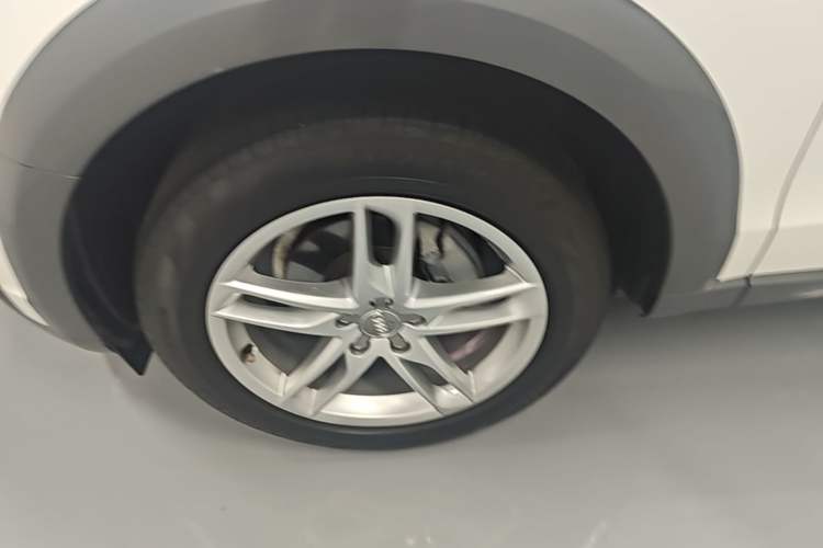 Used Audi Q5 2017 Plus 40 TFSI Technology Model Left Front Wheel Hub