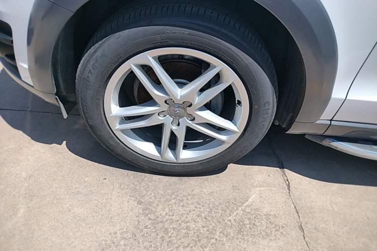 Used Audi Q5 2017 Plus 40 TFSI Technology Model Left Front Wheel Hub