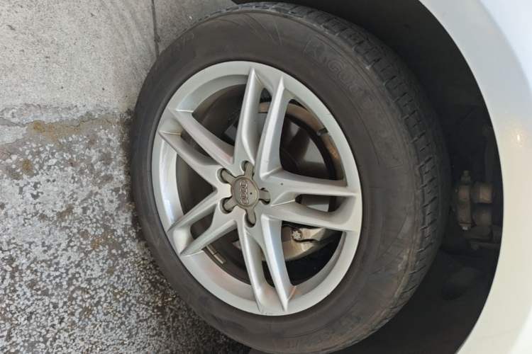 Used Audi Q5 2017 40 TFSI Technology Edition Left Front Wheel Hub