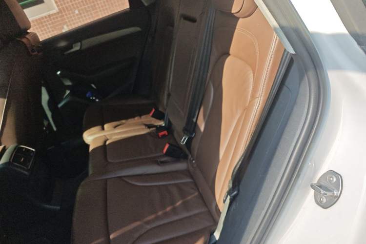 Used Audi Q5 2017 Plus 40 TFSI Ambition Model Left Rear Seat