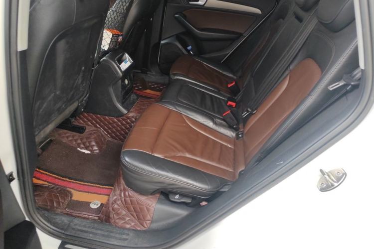 Used Audi Q5 2017 Plus 40 TFSI Ambition Model Left Rear Seat