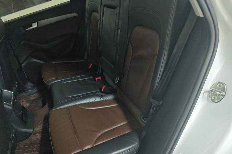 Used Audi Q5 2017 Plus 40 TFSI Ambition Model Left Rear Seat