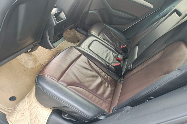 Used Audi Q5 2017 Plus 40 TFSI Ambition Model Left Rear Seat