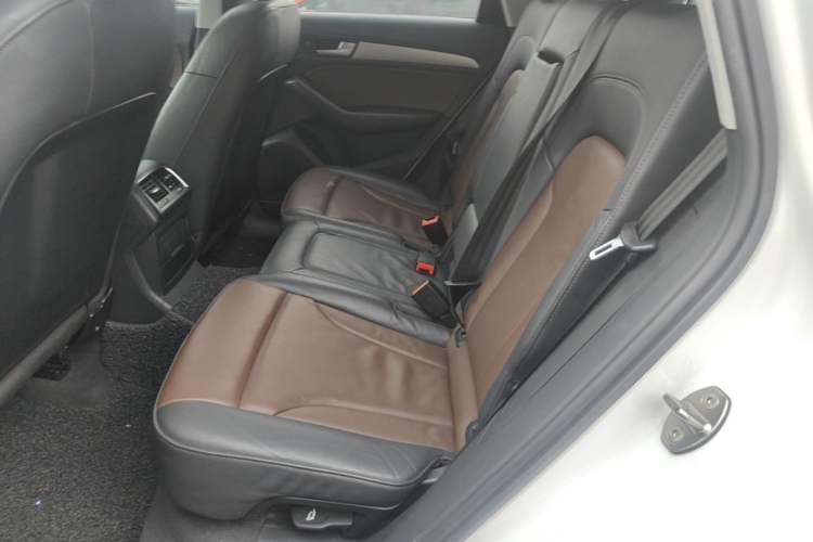 Used Audi Q5 2017 Plus 40 TFSI Ambition Model Left Rear Seat