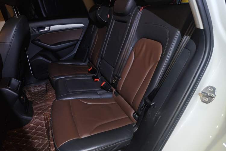 Used Audi Q5 2017 40 TFSI Ambition Edition Left Rear Seat