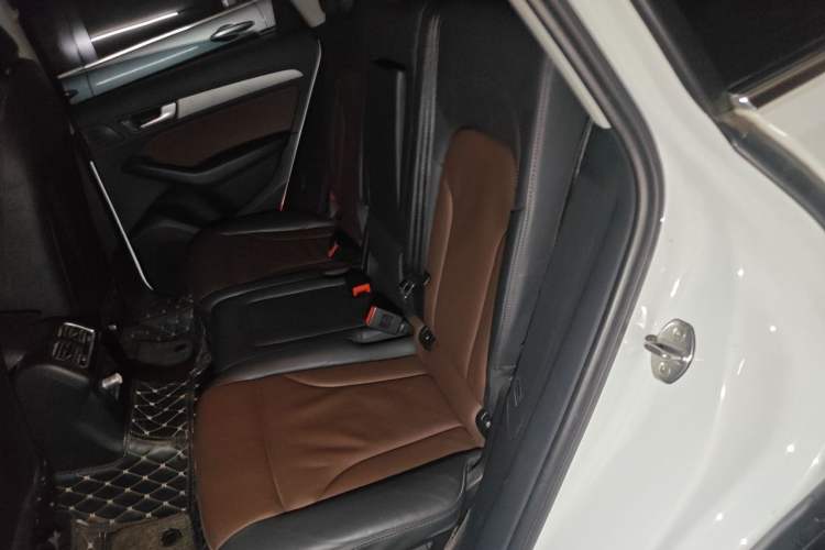 Used Audi Q5 2017 Plus 40 TFSI Ambition Model Left Rear Seat