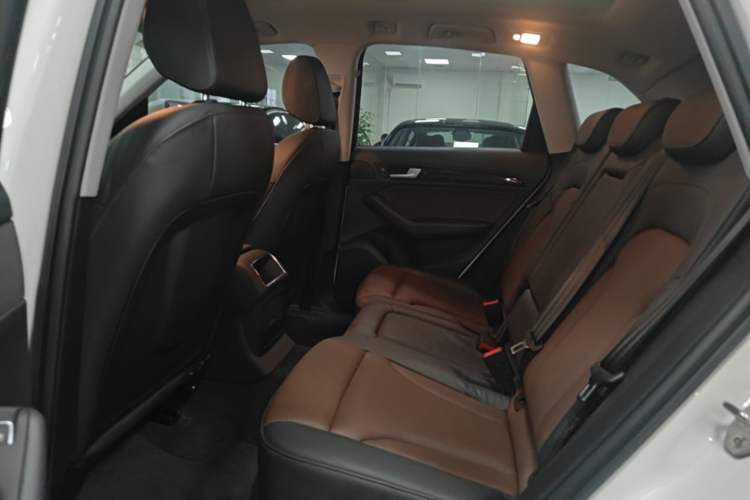 Used Audi Q5 2017 40 TFSI Ambition Edition Left Rear Seat