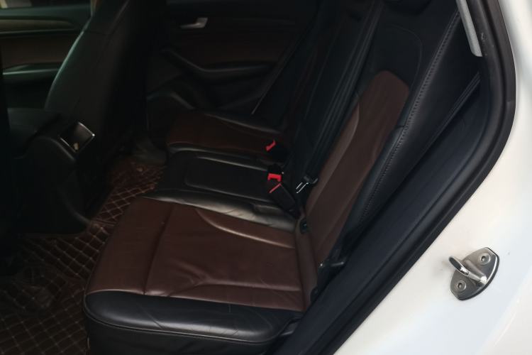 Used Audi Q5 2017 Plus 40 TFSI Ambition Model Left Rear Seat