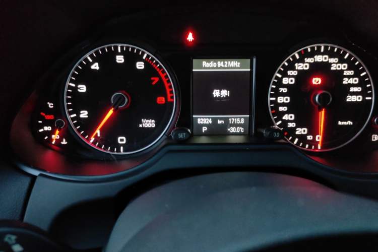Used Audi Q5 2017 Plus 40 TFSI Technology Model Odometer Close Up