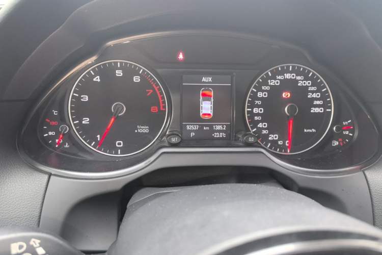 Used Audi Q5 2017 40 TFSI Technology Edition Odometer Close Up