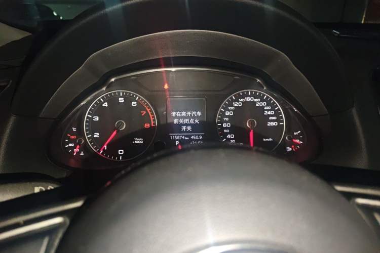 Used Audi Q5 2017 40 TFSI Ambition Edition Odometer Close Up