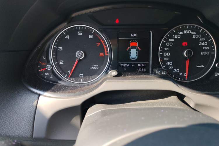 Used Audi Q5 2017 40 TFSI Technology Edition Odometer Close Up
