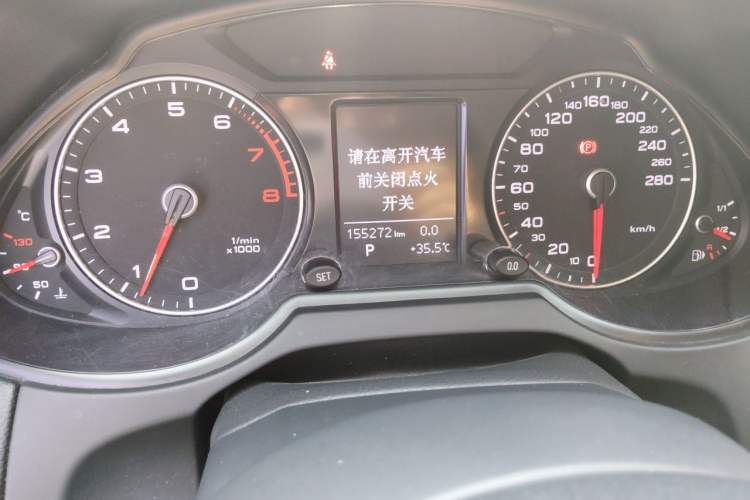 Used Audi Q5 2017 Plus 40 TFSI Ambition Model Odometer Close Up