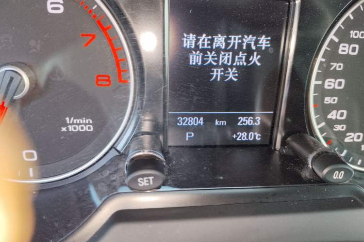 Used Audi Q5 2017 40 TFSI Technology Edition Odometer Close Up