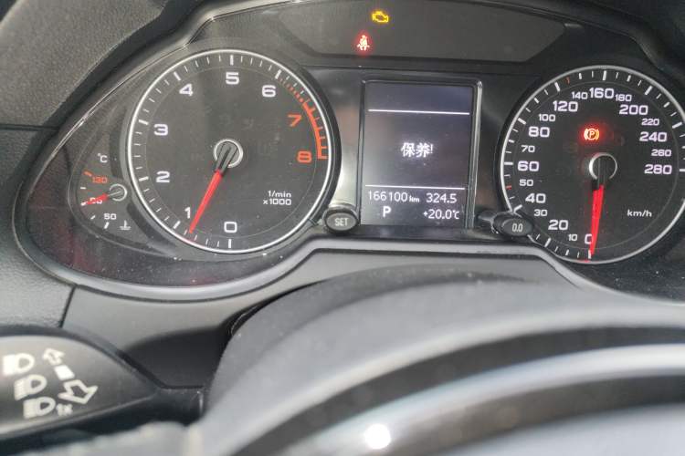 Used Audi Q5 2017 40 TFSI Ambition Edition Odometer Close Up