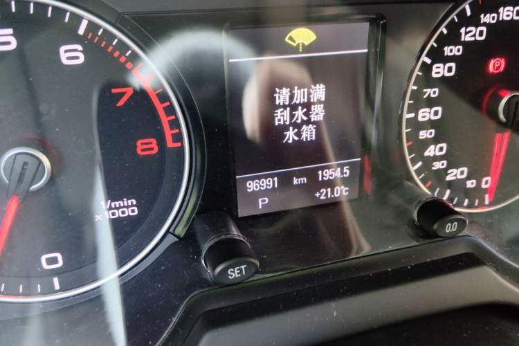 Used Audi Q5 2017 40 TFSI Technology Edition Odometer Close Up