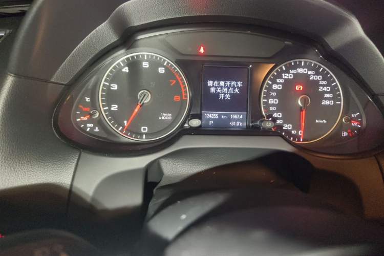 Used Audi Q5 2017 40 TFSI Technology Edition Odometer Close Up