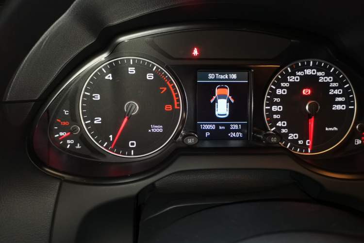 Used Audi Q5 2017 Plus 40 TFSI Technology Model Odometer Close Up