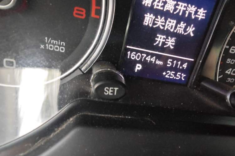 Used Audi Q5 2017 40 TFSI Ambition Edition Odometer Close Up