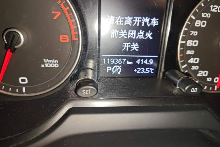 Used Audi Q5 2017 Plus 40 TFSI Ambition Model Odometer Close Up
