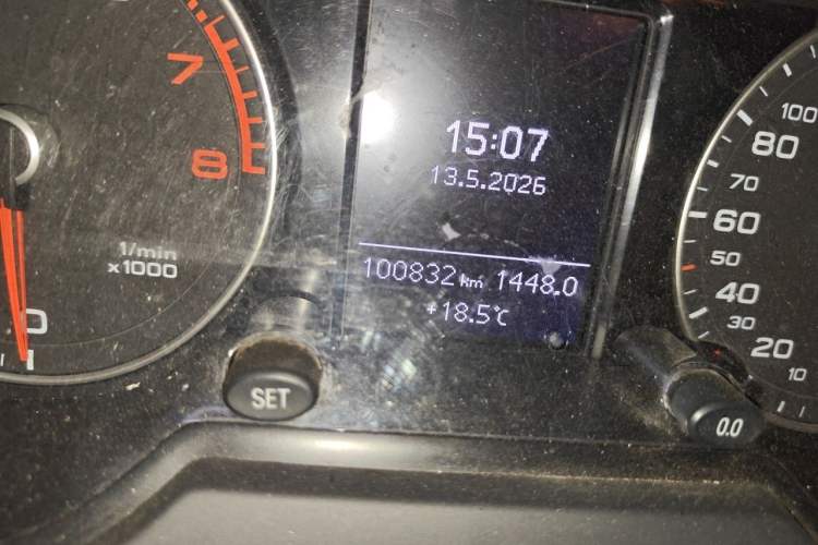 Used Audi Q5 2017 Plus 40 TFSI Ambition Model Odometer Close Up